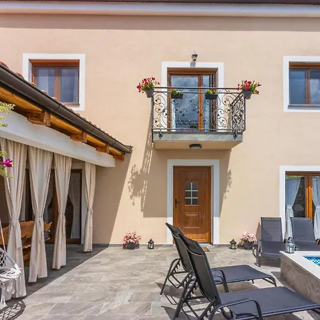 Amazing In Grizani With Sauna Grižane