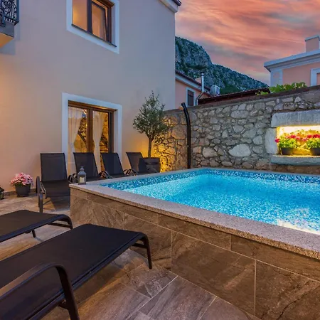 Amazing In Grizani With Sauna Case de vacanță