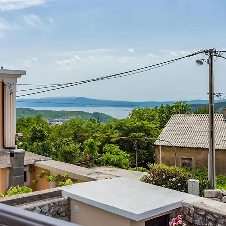 Lovely In Grizani With Kitchen Holiday home *