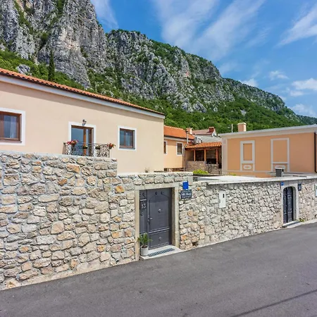 Amazing In Grizani With Sauna Case de vacanță