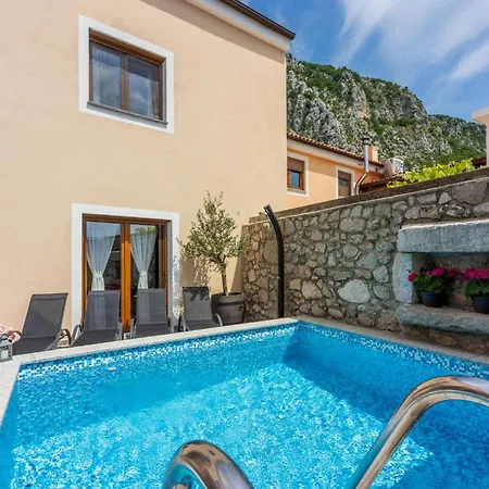 Case de vacanță Amazing In Grizani With Sauna *