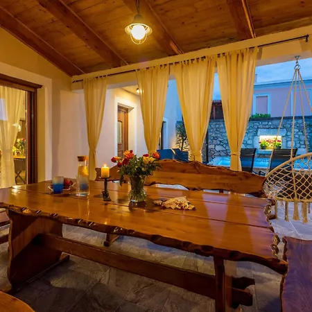 Holiday home Lovely In Grizani With Kitchen