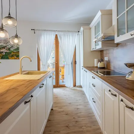 Case de vacanță Amazing In Grizani With Sauna