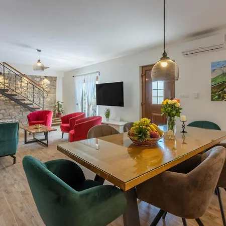 Case de vacanță Amazing In Grizani With Sauna Grižane