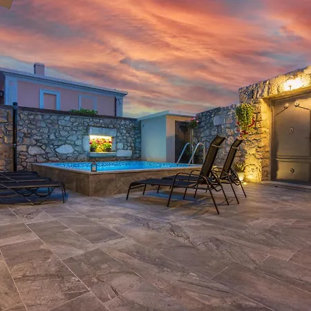 Amazing In Grizani With Sauna Case de vacanță