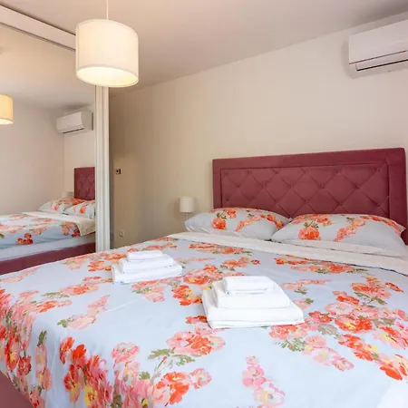 Case de vacanță Amazing In Grizani With Sauna