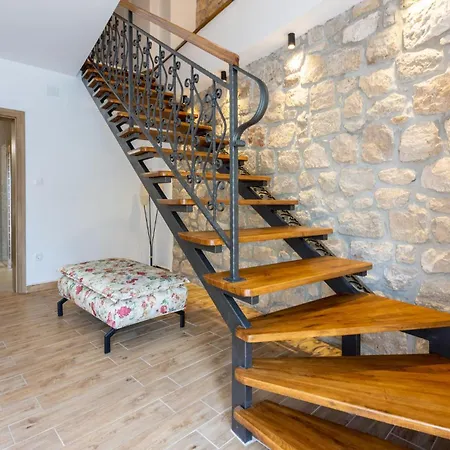 Case de vacanță Amazing In Grizani With Sauna *